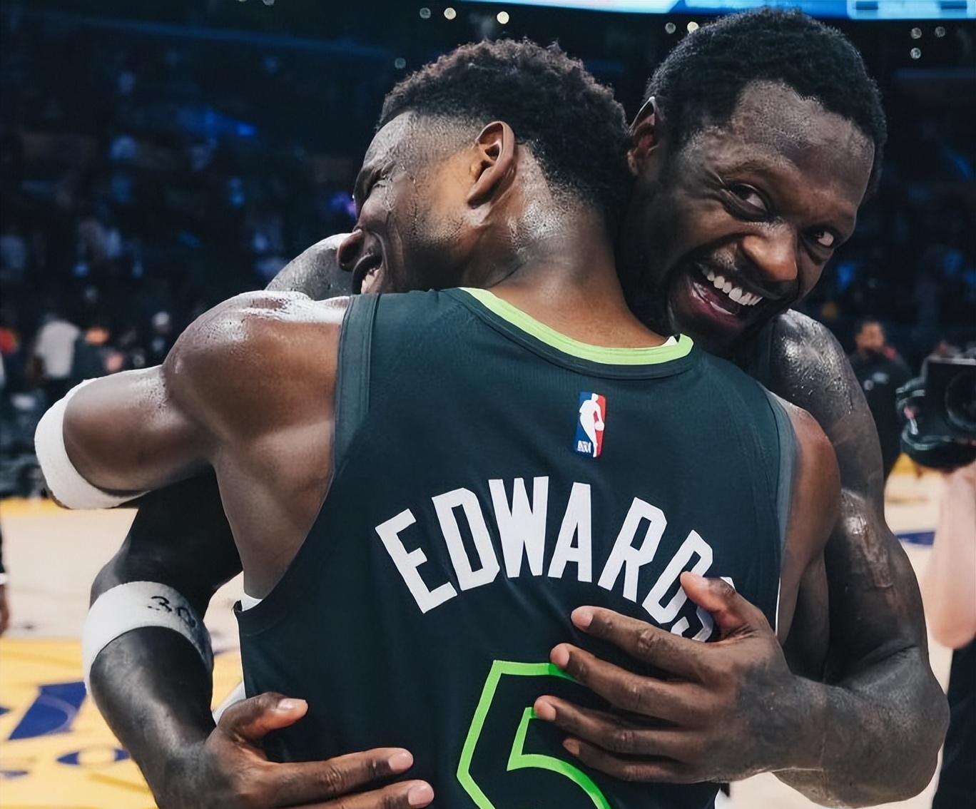 包含集结日突围战来临；布鲁克林篮网围绕欧篮联战术微调；质疑声仍在；更衣室氛围转暖的词条