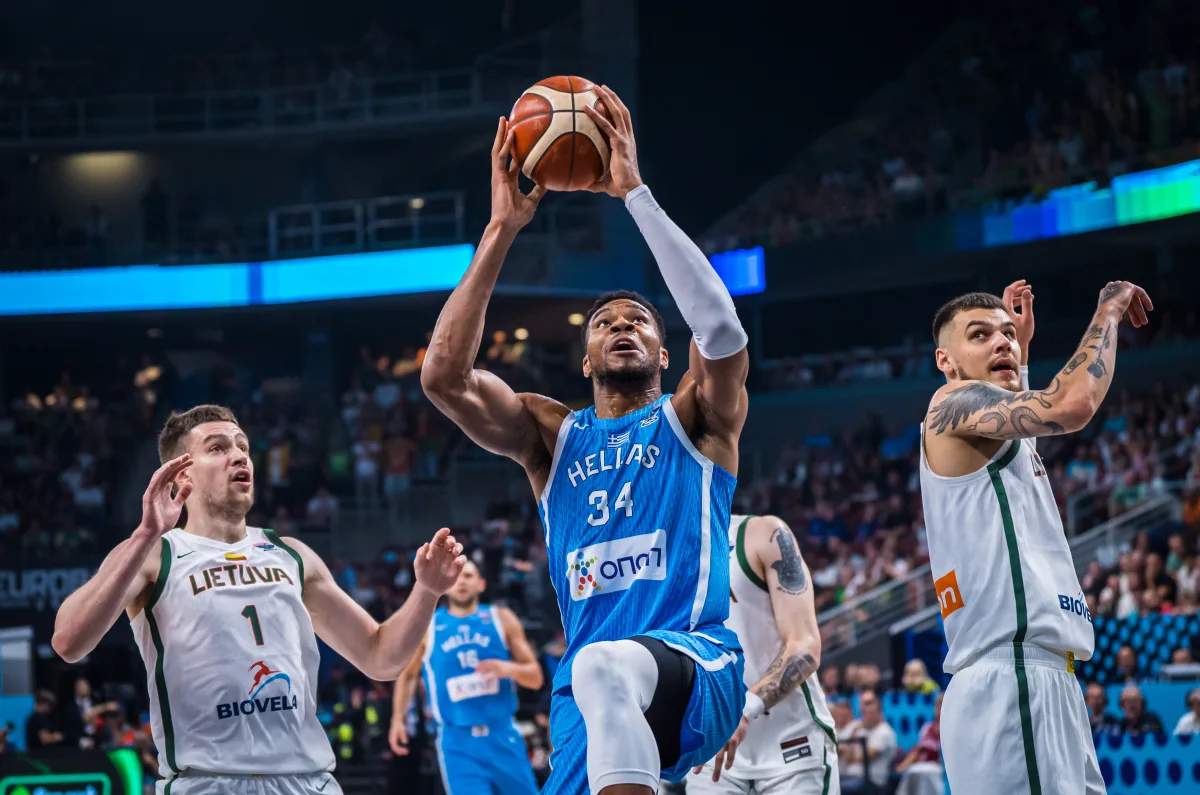 开云体育官方下载 -赛地聚焦——CBA季后赛今晨热度飙升，密尔沃基雄鹿状态回暖，底气十足，轮换策略成焦点的简单介绍