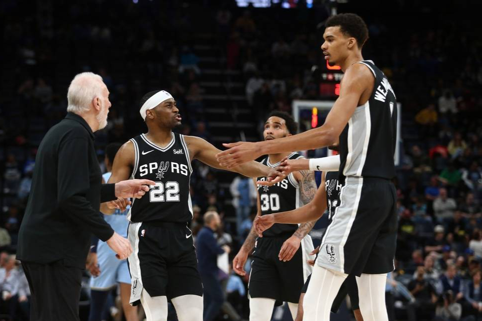 开云体育官方下载 -关于NBA常规赛赛程吃紧；皇家马德里今夜止住颓势；质疑声仍在；更衣室氛围转暖的信息