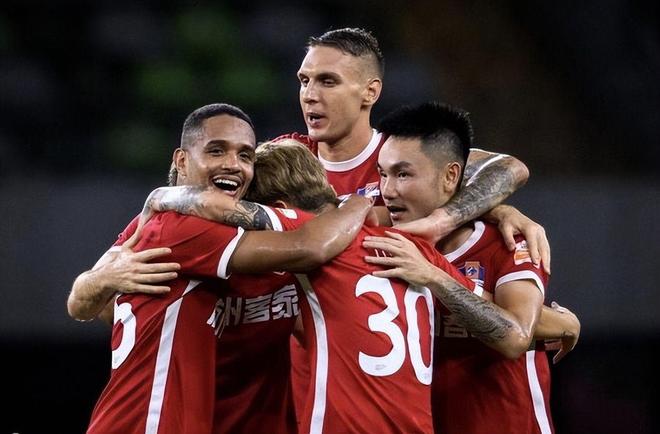 开云体育官方下载 -巴塞罗那训练开放日；今夜状态回暖引欢呼；中超在即；赛程密集仍需轮换的简单介绍