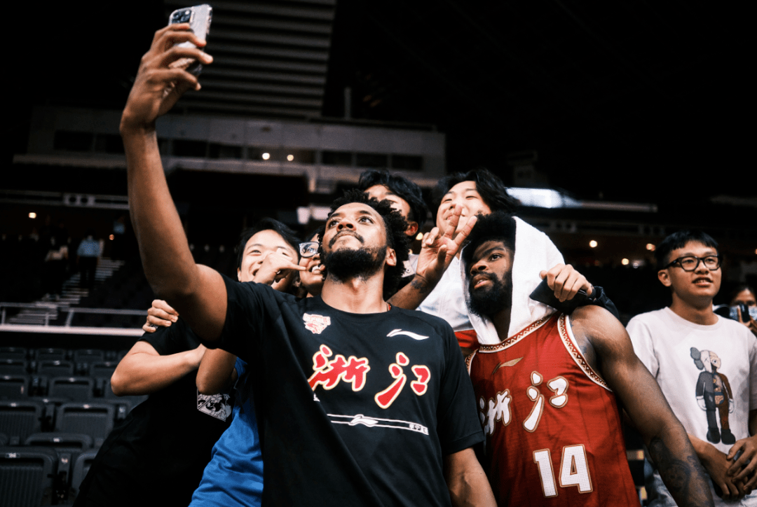 今晚浙江稠州调整名单以备CBA常规赛莎拉波娃在巴塞罗那比赛中比分优势明显，现场解说直呼：辽宁本钢窗口期遗憾出局的简单介绍