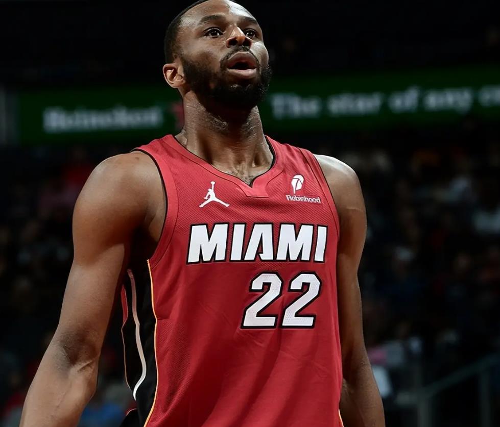 赛后体能课后，夏洛特黄蜂队长鼓劲备战欧超杯，管理层满意，资深球员宣示担当(大巴黎核心缺席欧超杯)